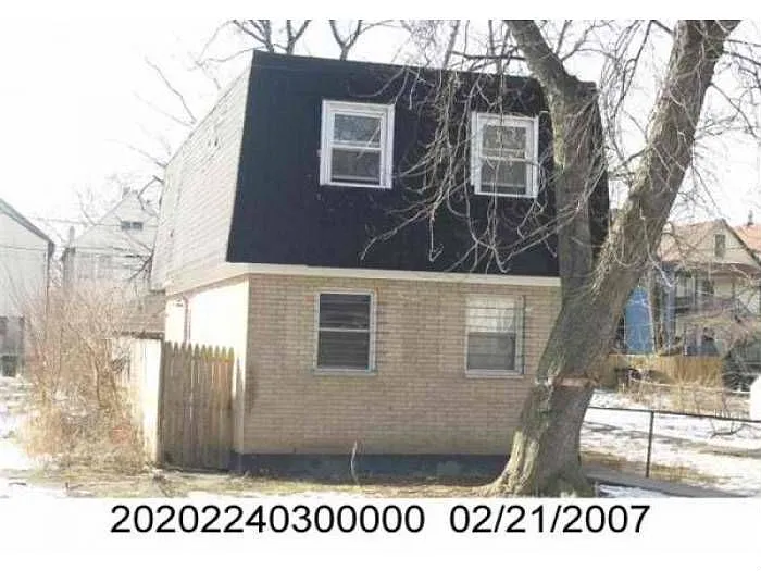 6642 S May St photo 1