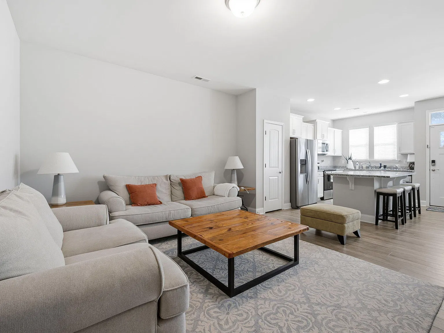 3 bed, 8.5 bath, $1,995 — Photo 4