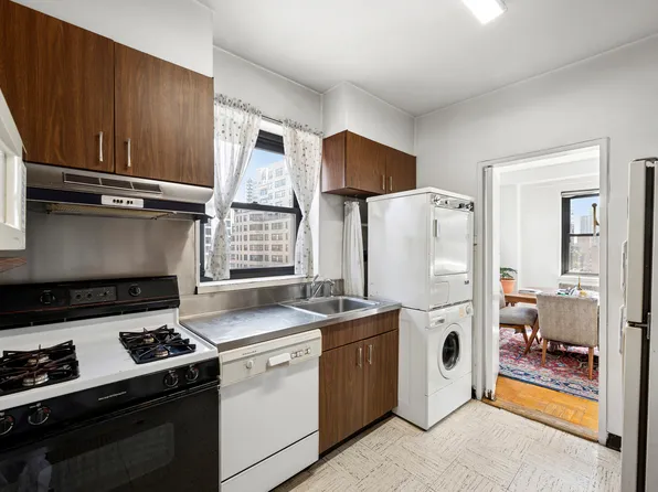 165 East 72nd Street image 5 of 12