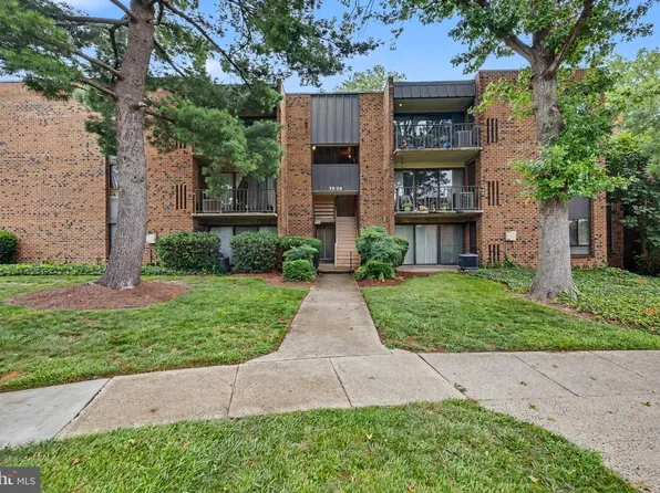 7804 Dassett Ct APT T2, Annandale, VA 22003