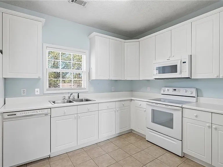 1213 N Dean Rd — Photo 8