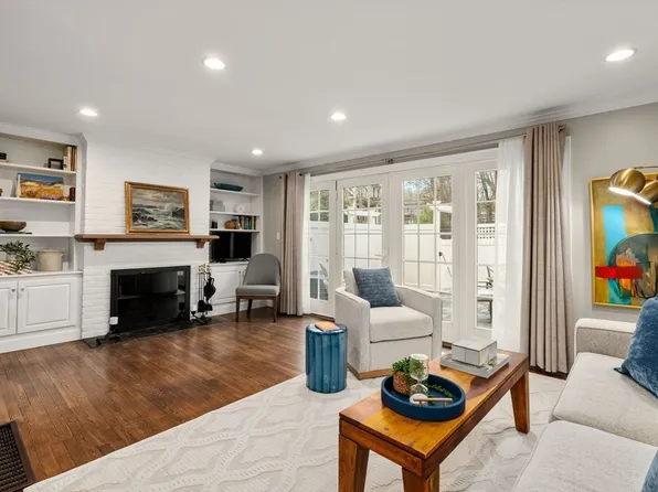 11 Oak St Unit 16, Wellesley, MA 02482