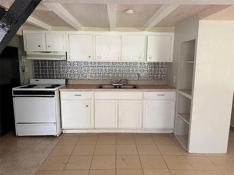 900 Mohawk Dr #8 — Photo 2