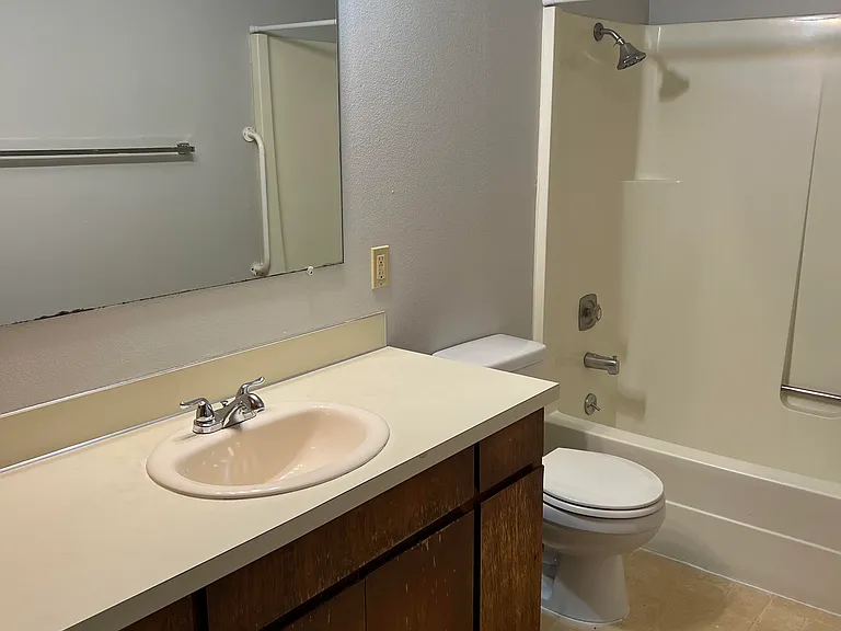 2314 E McLoughlin Blvd #D — Photo 7