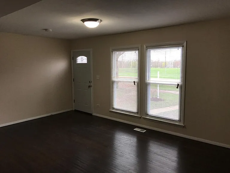 1731 N Linden Ave — Photo 4
