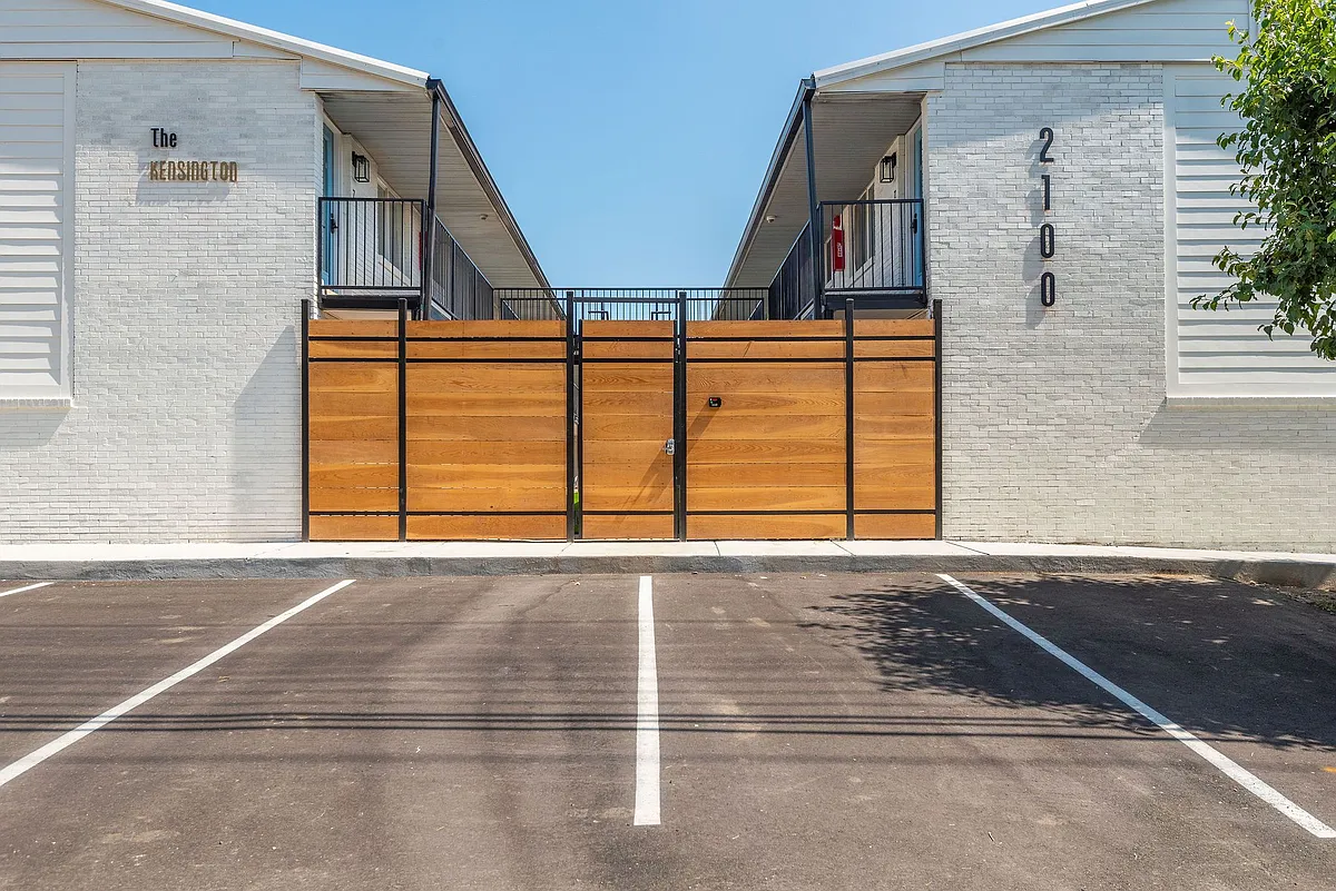 Building Photo - 2102 Clifton Ave #1