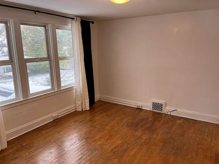 652 Washington Ave #1/2 — Photo 11