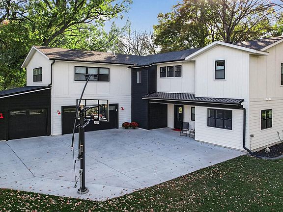 2nd image of 20026 Twin Oaks Cir