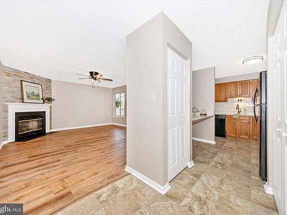 5th image of 2112 Whitehall Rd Unit 1C