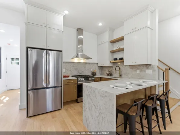 113 Oak Street image 1 of 15