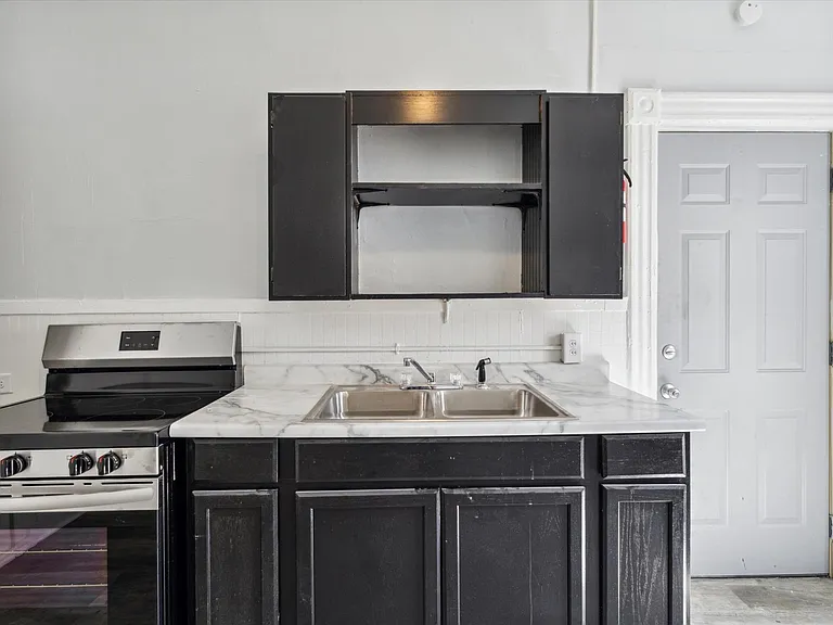 725 W Walnut St #725 — Photo 9