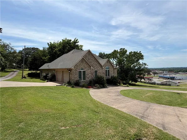 1201 Carruthers Dr, Morrilton, AR 72110