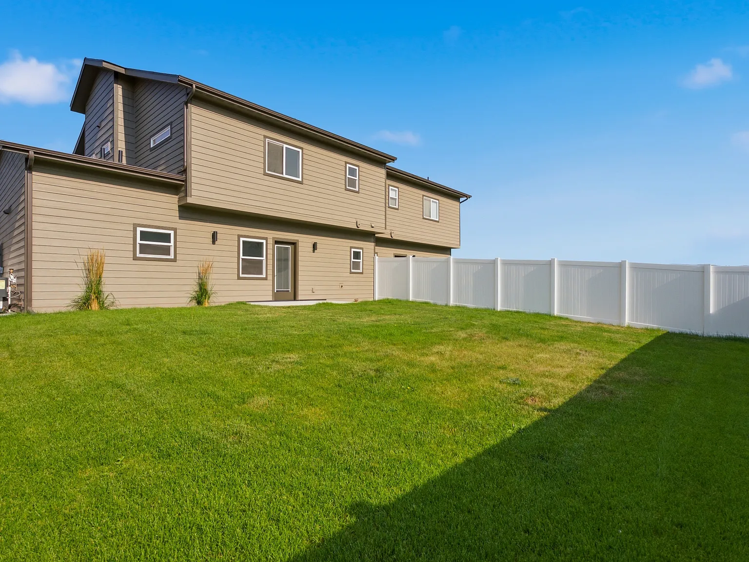 3 bed, 1831 sqft, $3,400 — Photo 4