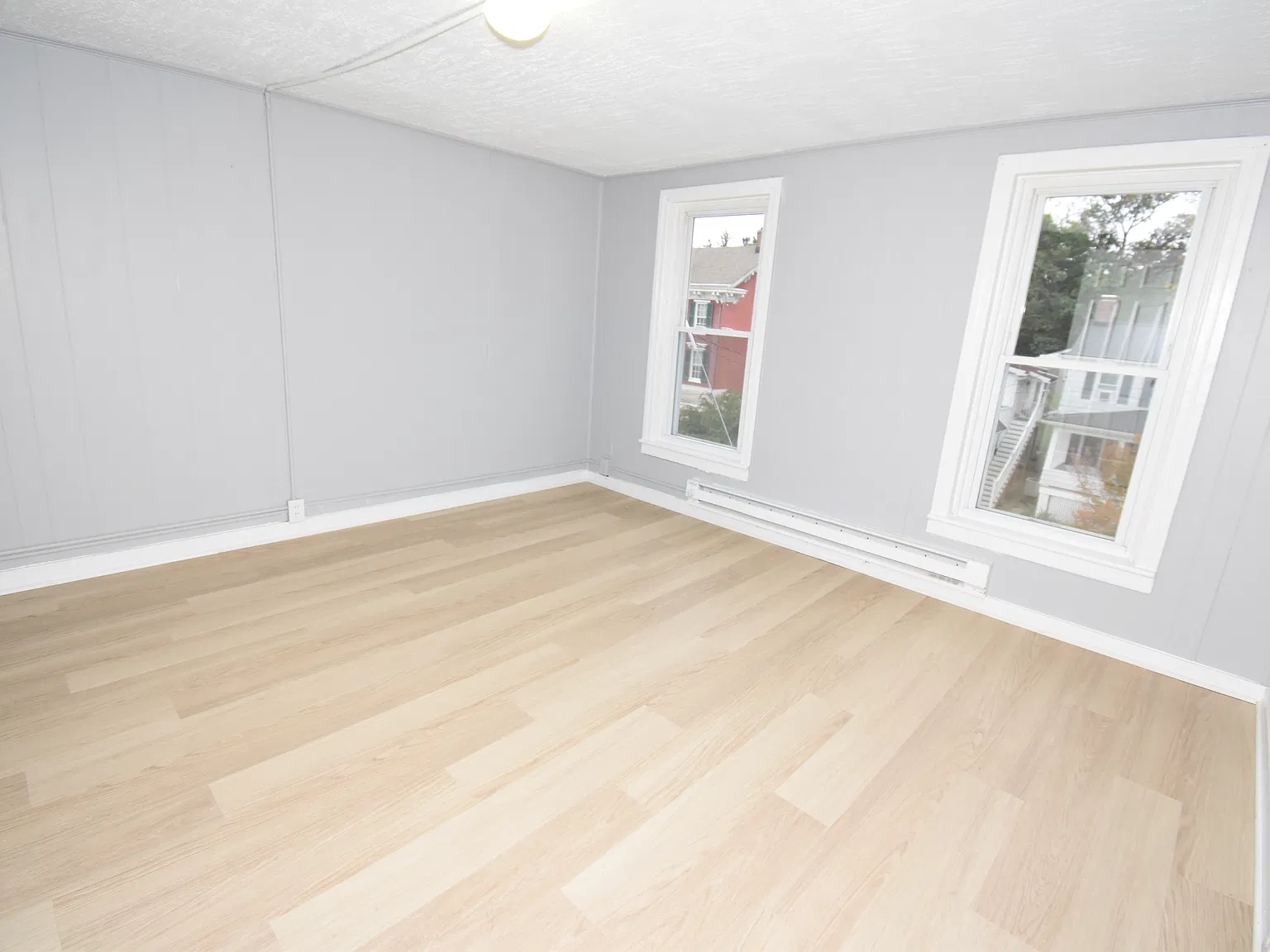 5 bed, 2400 sqft, $2,450 — Photo 2