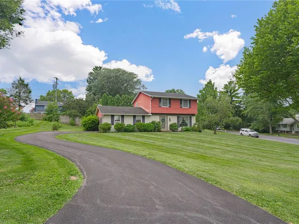 525 Apple Hill Dr, Easton, PA 18040