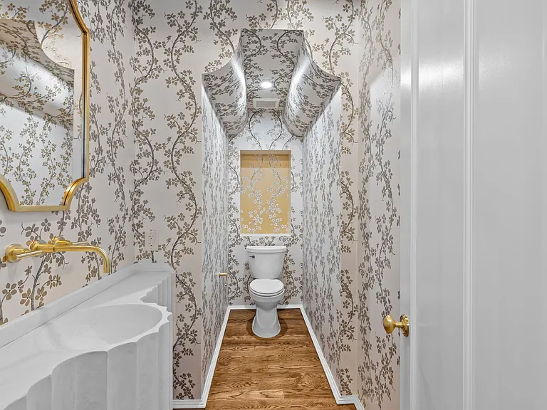 1172 Queens Rd #8 — Photo 14