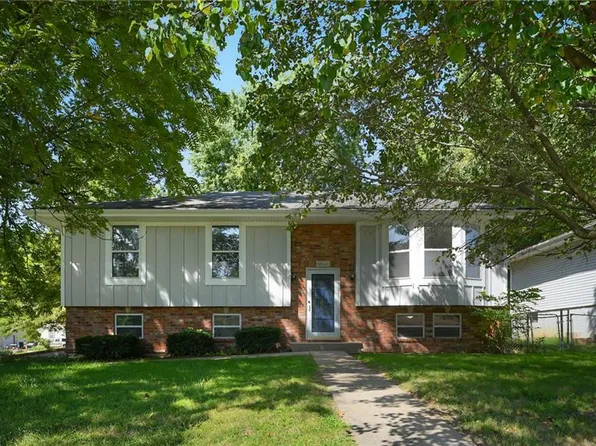 112 S 11th St, Leavenworth, KS 66048