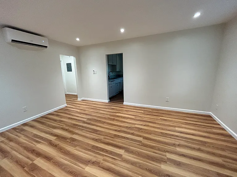 212 W Cypress St #5 — Photo 2