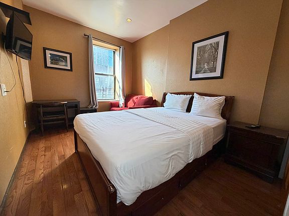 5th image of 365 W 46th St #301