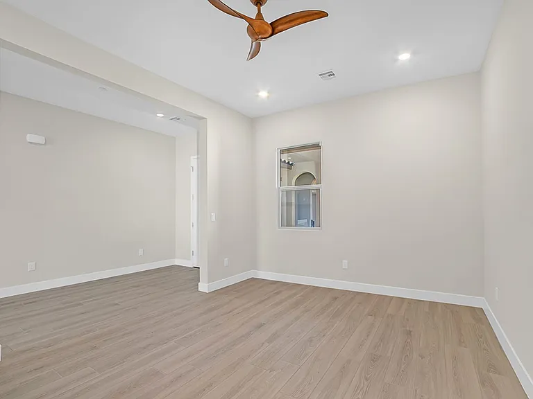 349 Tigullio Ave — Photo 36