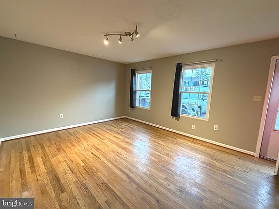 3rd image of 204 Brunswick Rd