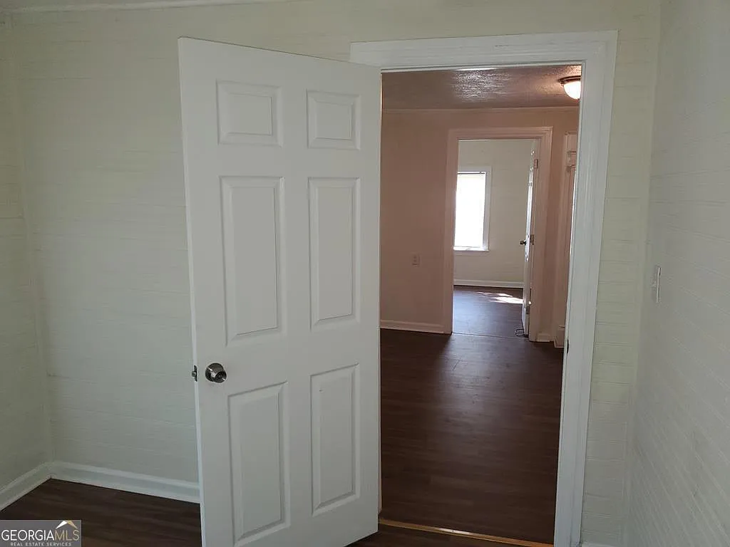 3 bed, 1.0 bath, $895 — Photo 2
