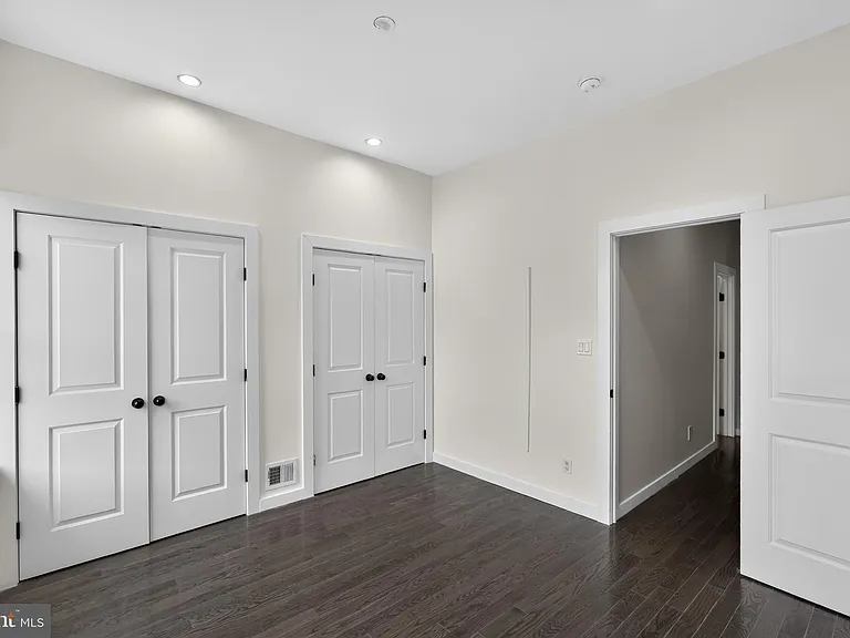 1911 S Lambert St — Photo 17