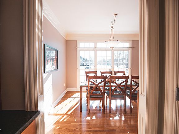 5th image of 1008 Windsor Ct