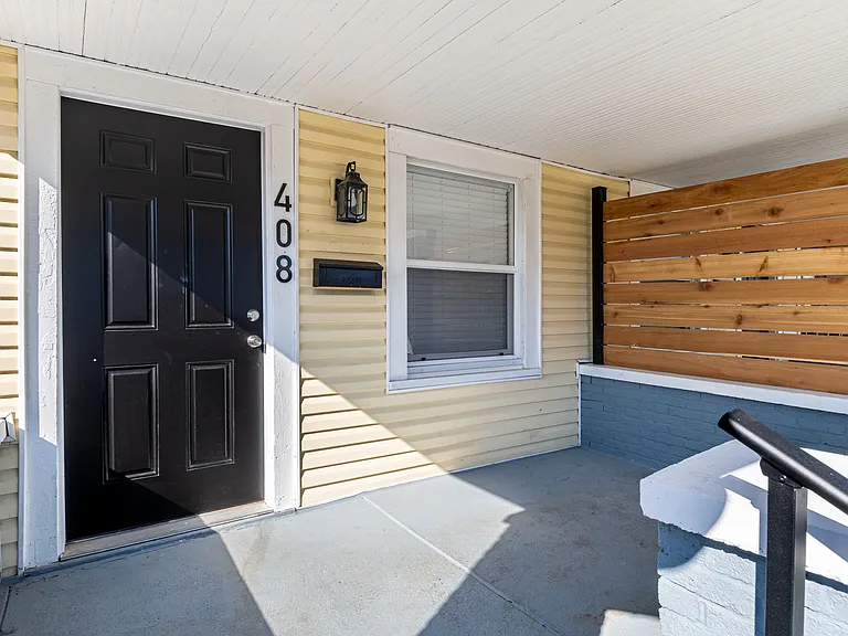 408 E Beecher St — Photo 20