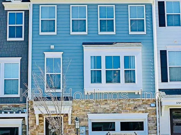 3207 Bergen St — Photo 1