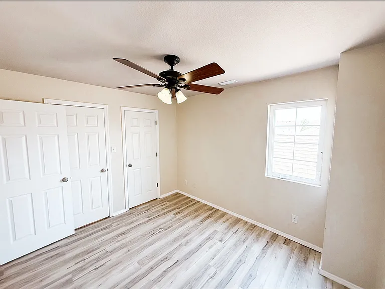 4007 Balmoral Dr — Photo 2