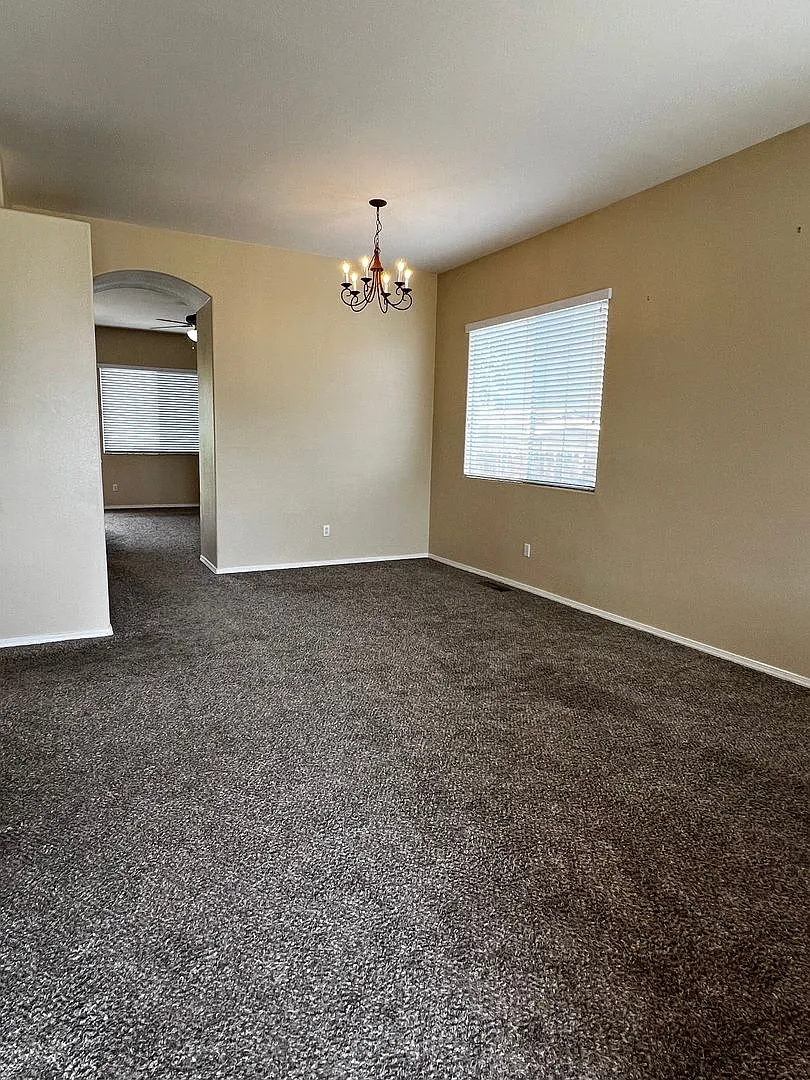 1675 Brentford Way - Located in Double Diamond!! — Photo 2