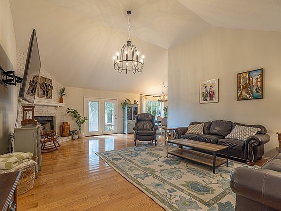 2nd image of 3246 N Autumn Ct