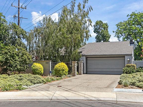 3rd image of 3331 Meade Dr