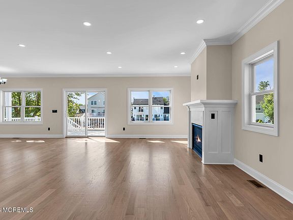5th image of 28 Commodore Drive