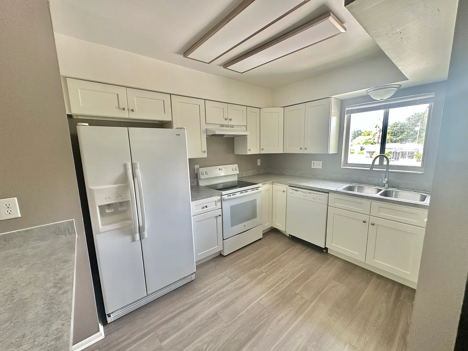 2 bed, 940 sqft, $1,345 — Photo 2