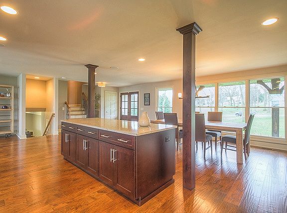 4th image of 1121 Windsor Dr