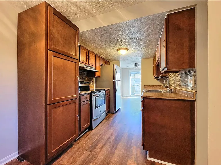 7519 Blackstone Ct — Photo 11