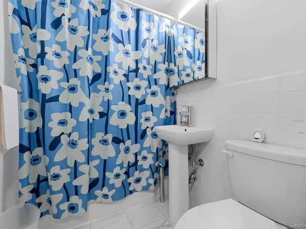 2830 Briggs Avenue image 4 of 13