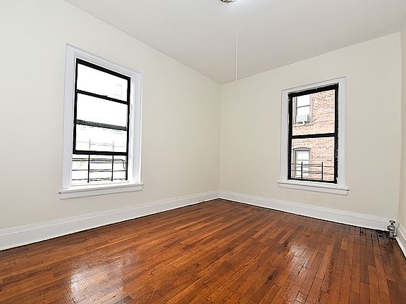 4th image of 2442 Morris Ave APT 1