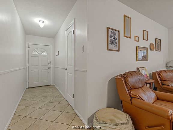 3rd image of 3003 Adrienne Dr
