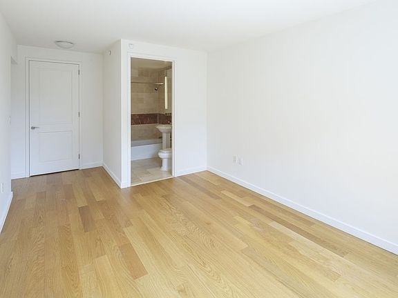 5th image of 260 W 54th St APT 37I