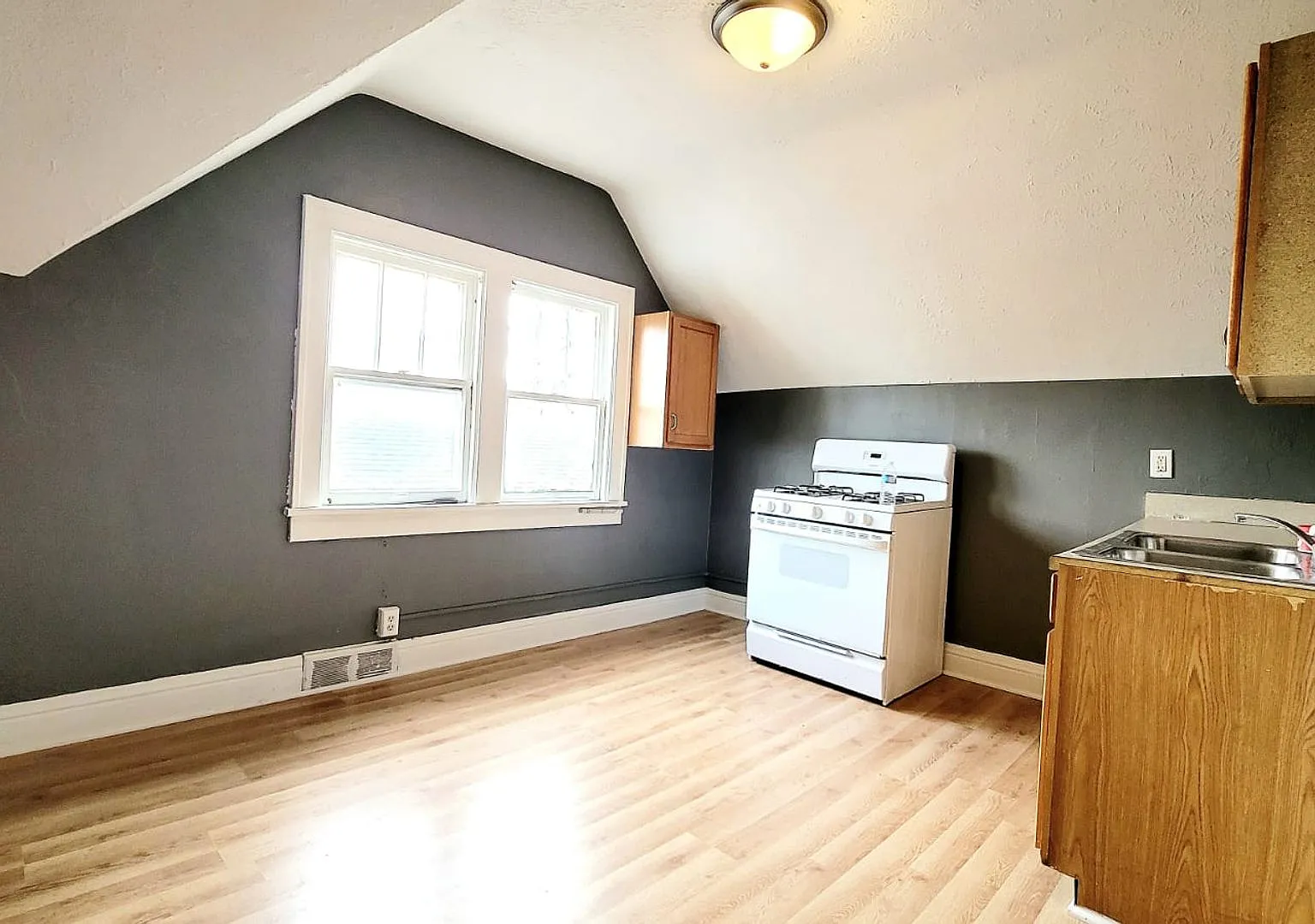 1918 Lincoln Way W SB — Photo 2