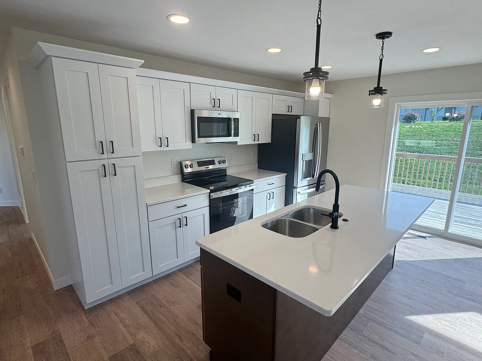 4 bed, 2345 sqft, $3,000 — Photo 3