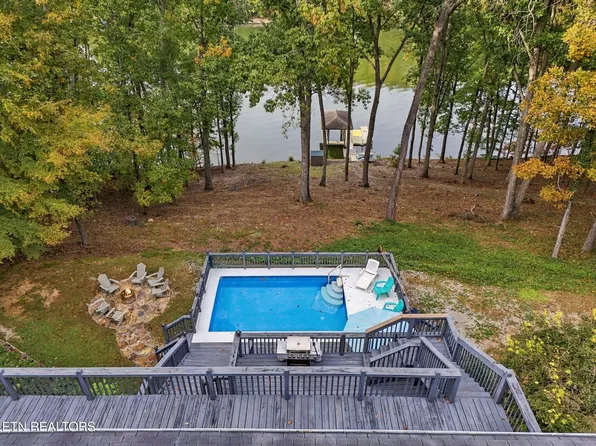 1464 Twin Coves Dr, Lenoir City, TN 37772