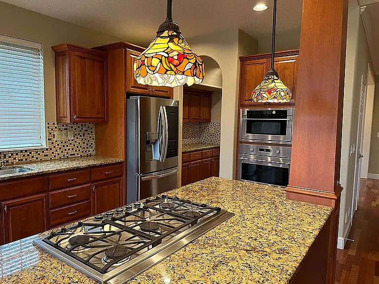 5 bed, 3600 sqft, $3,995 — Photo 3