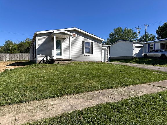 2nd image of 102 Maple Run Dr