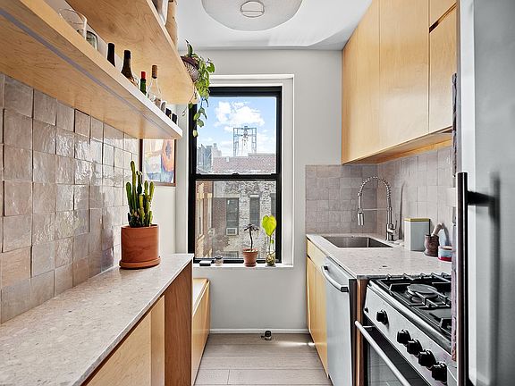 2nd image of 315 E 12th St APT 30