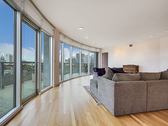5th image of 901 W 9th St APT 902