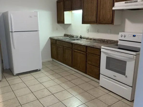 203 W North St APT 5, Eldon, MO 65026
